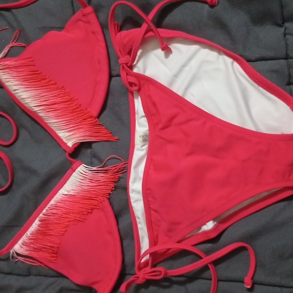 Victoria Secret NIP MD BS Fringe Tri Top String Bottom Strawberry 🍓 - Picture 1 of 10